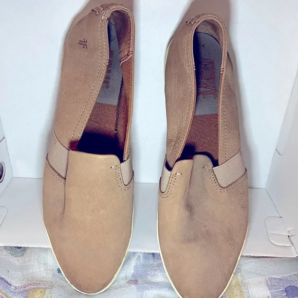 Leather Frye slip on shoes, brown, size 7 - Picture 2 of 4